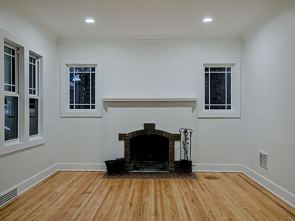 4th image of 906 S 38th Ave