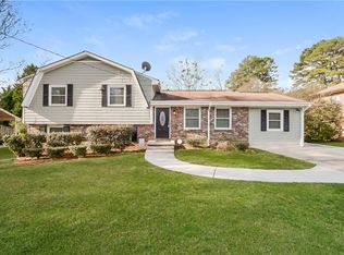 6011 Randy Ln, Ellenwood, GA 30294