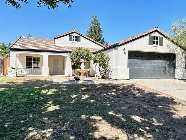 2416 E El Paso Ave photo 1
