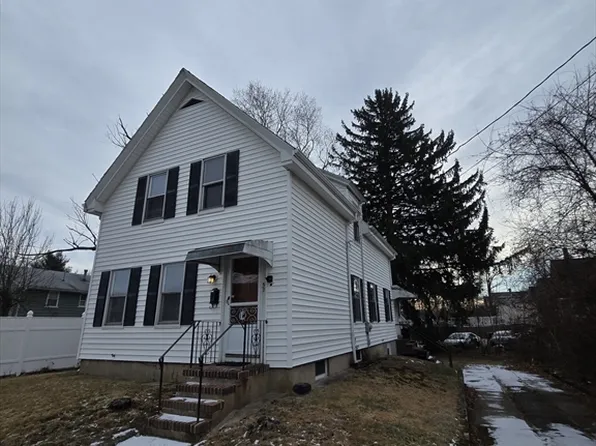 37 Lawn St, Brockton, MA 02302