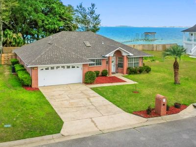 2001 Jessica Way, Navarre, FL, 32566