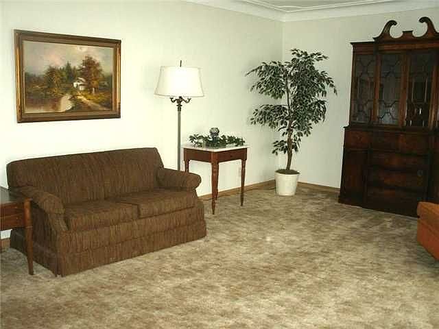 2nd image of 307 Meadow Ln