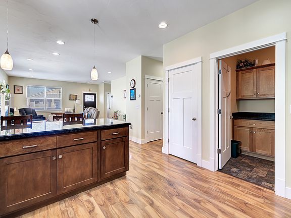 5th image of 2847 Alexis Ave