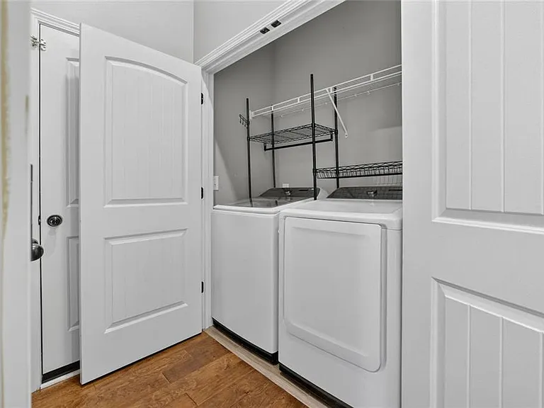80 Whitley Ct — Photo 24