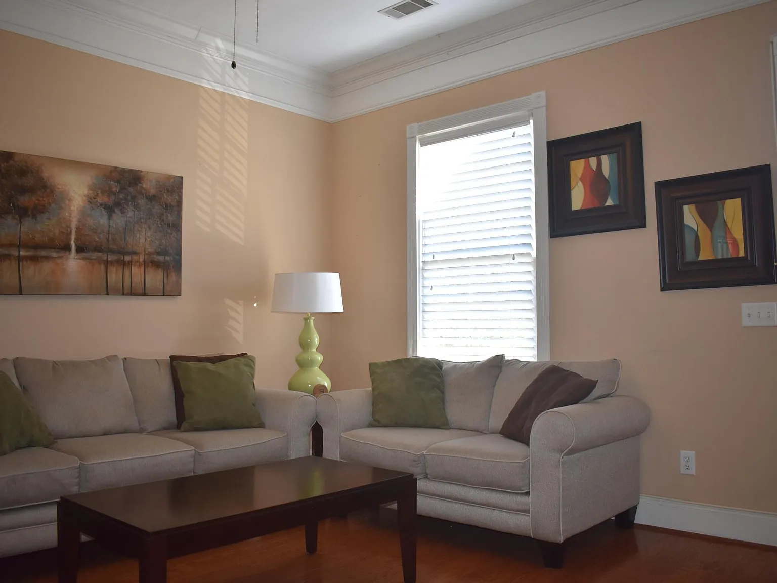 2 bed, 2.5 bath, 1500 sqft, $3,700 — Photo 4
