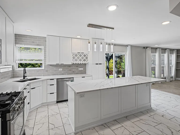5117 Woodmere Ct — Photo 8