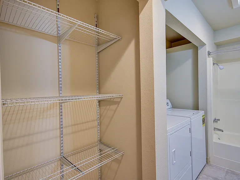 M0832 Arbor Terrace Apartments — Photo 3