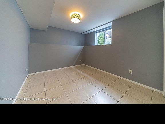 5th image of 577 Wainwright Ave Floor 1