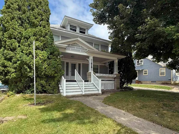 819 E Bremer Ave, Waverly, IA 50677