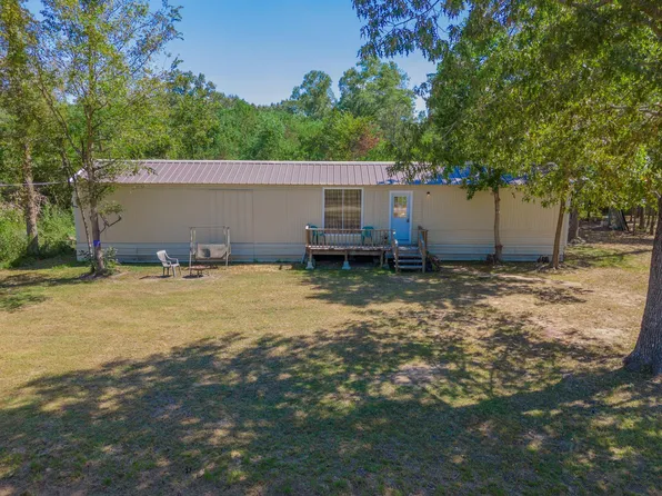 290 Wisteria Dr, Livingston, TX 77351