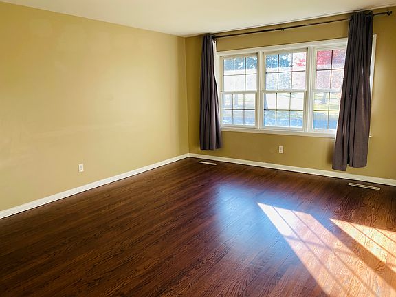 4th image of 8837 Manor Ave