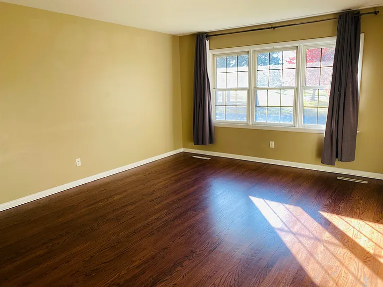 8837 Manor Ave — Photo 4
