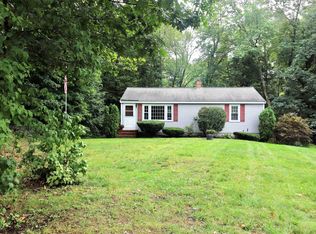 3 Yorkshire Ln, Sandown, NH 03873