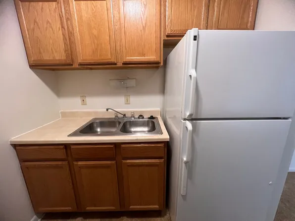 Gold Falls Villa Apartments, 3203 Spring Valley Ln E #E2, Cedar Falls, IA 50613