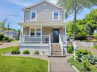 322 Castle Ave, Fairfield, CT 06825