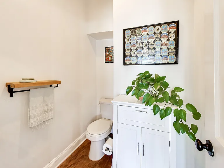 1910 4th St NW — Photo 9