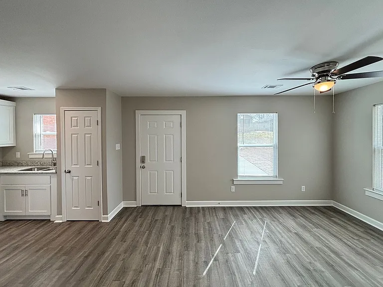1504 S Valentine St #B — Photo 2