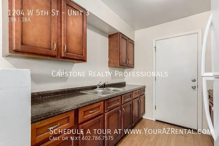 1204 W 5th St #3