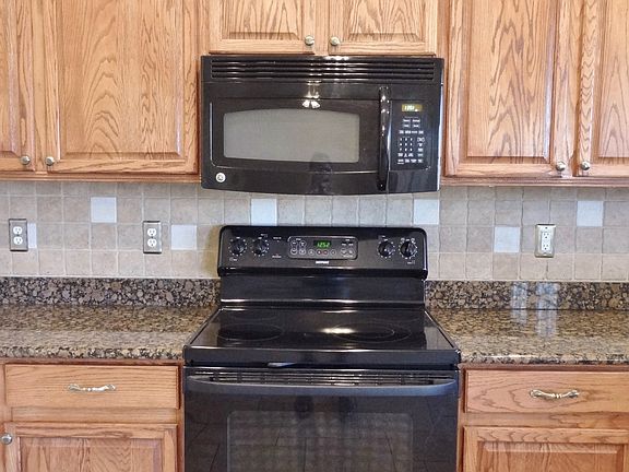 5th image of 30213 N Royal Oak Way