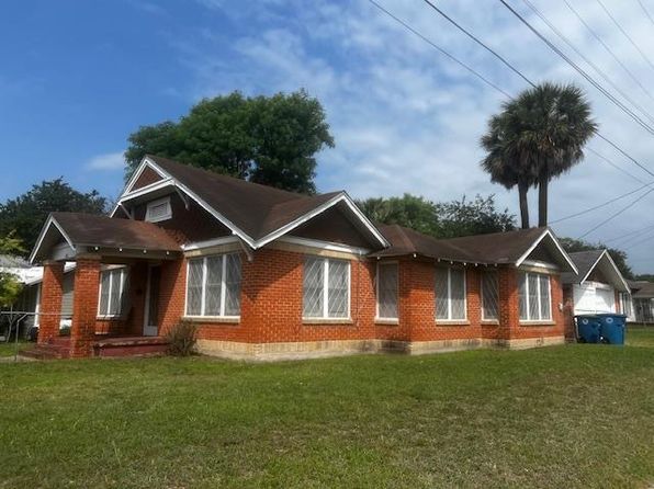 511 E Corpus Christi St, Beeville, TX 78102