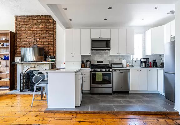 2nd image of 210 E 11th St #4