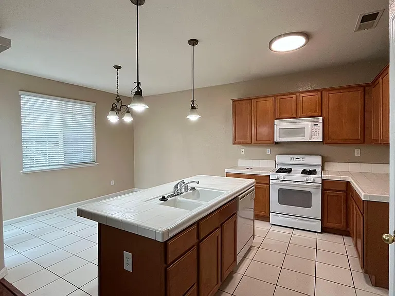 8193 Shay Cir — Photo 5