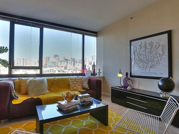 3rd image of 250 King St Unit 810