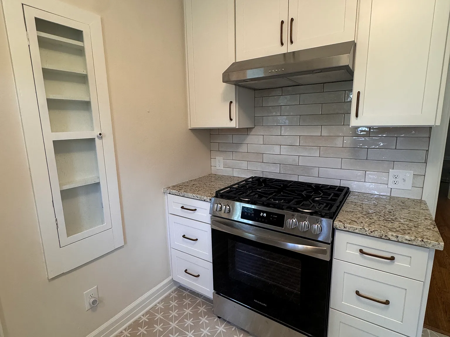 2 bed, 1350 sqft, $3,300 — Photo 4