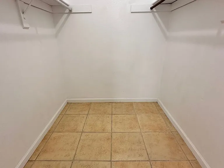 1785 Alpha Ct SE — Photo 17