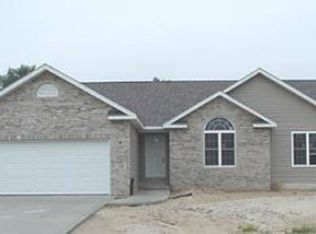 138 Goldfinch Dr, Kouts, IN 46347