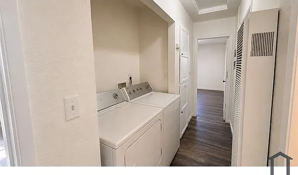 4825 Pickford St — Photo 10