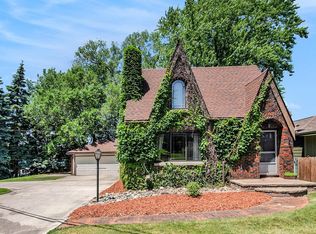 2058 S Long Lake Rd, Fenton, MI 48430