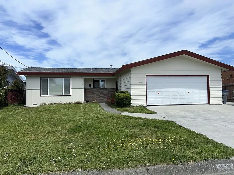 1640 Stromberg Ave — Photo 33