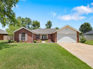 2705 SE 5th St, Bentonville, AR 72712