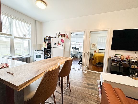 3rd image of 2270 27th St APT 1B