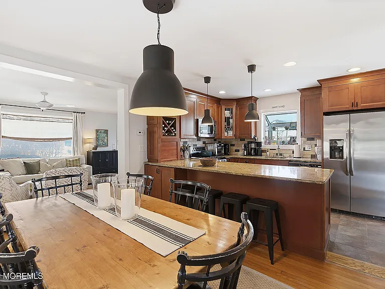 526 W End Ave — Photo 6