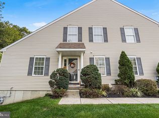 233 Hidden Dr, Blackwood, NJ 08012