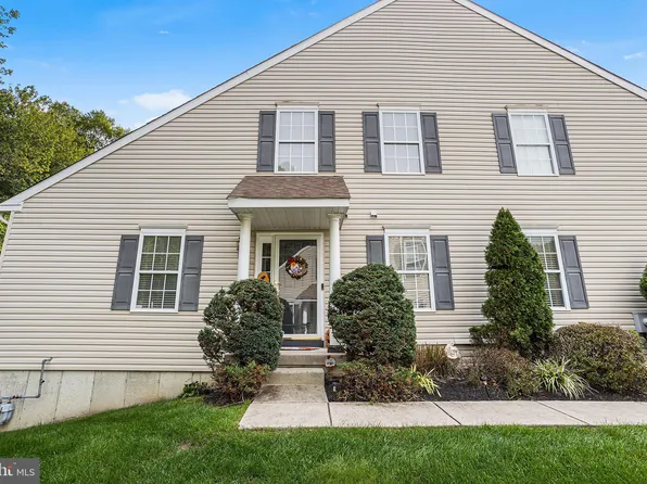 233 Hidden Dr, Blackwood, NJ 08012