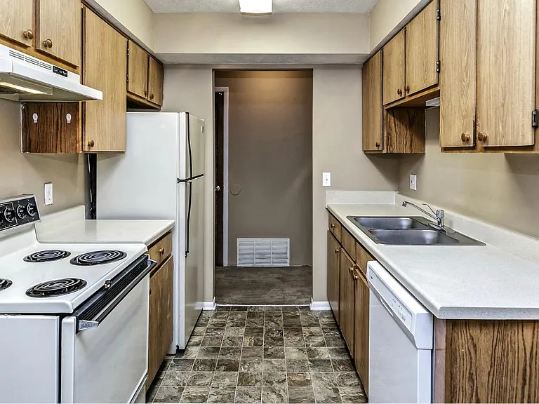 Maple View Apartments — Photo 8
