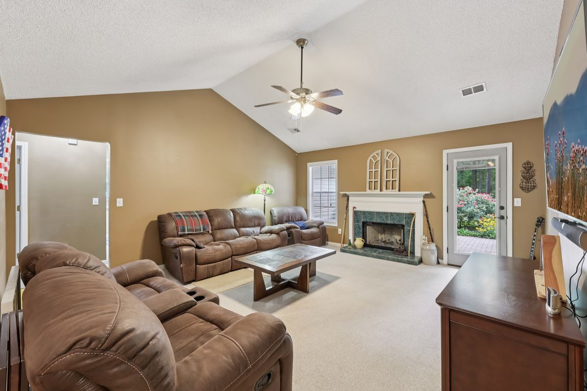 Glenoaks Ct-S2507-012.jpg