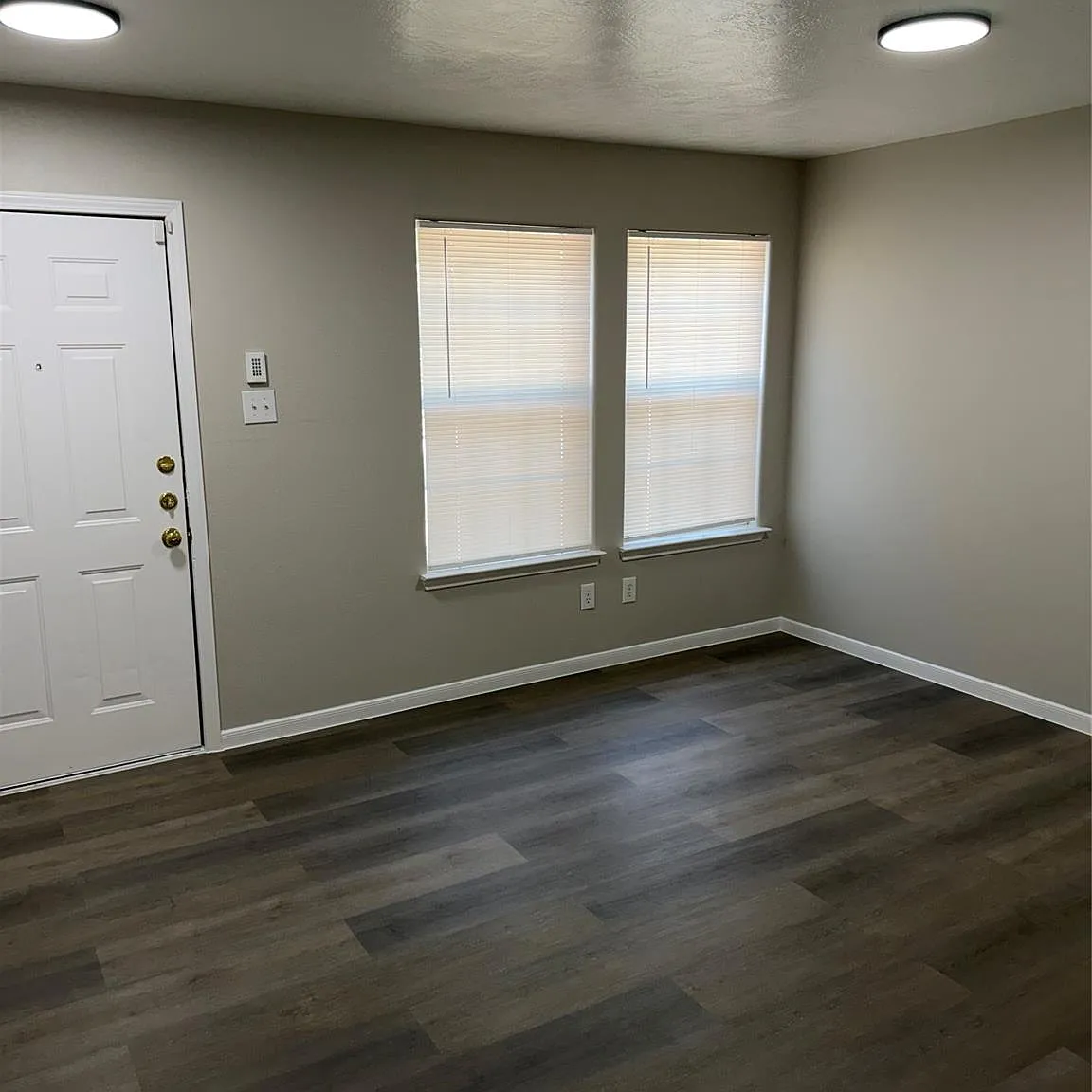 4 bed, 2.5 bath, 2260 sqft, $2,500 — Photo 4