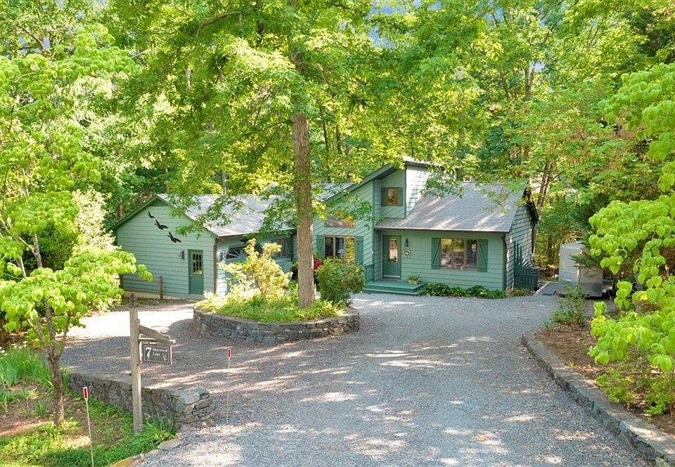 1st image of 7 Deerwood Ln