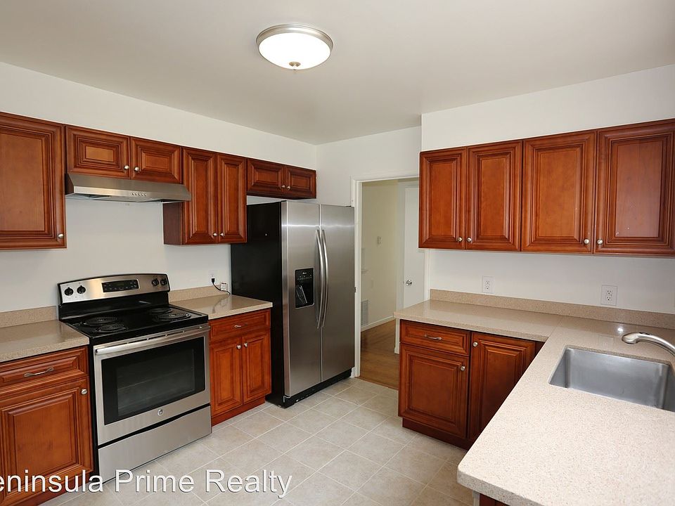 1st image of 21 Oakmont Dr