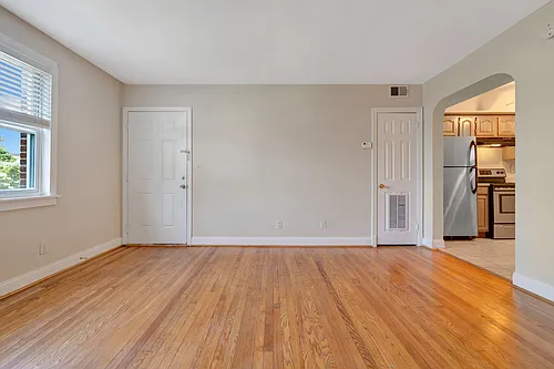 1200 Penn St NE #1 Photo 1