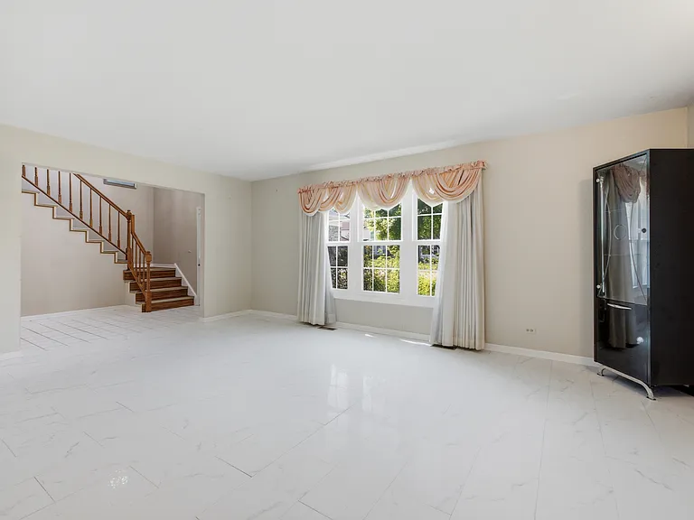 399 Stonewood Cir — Photo 5