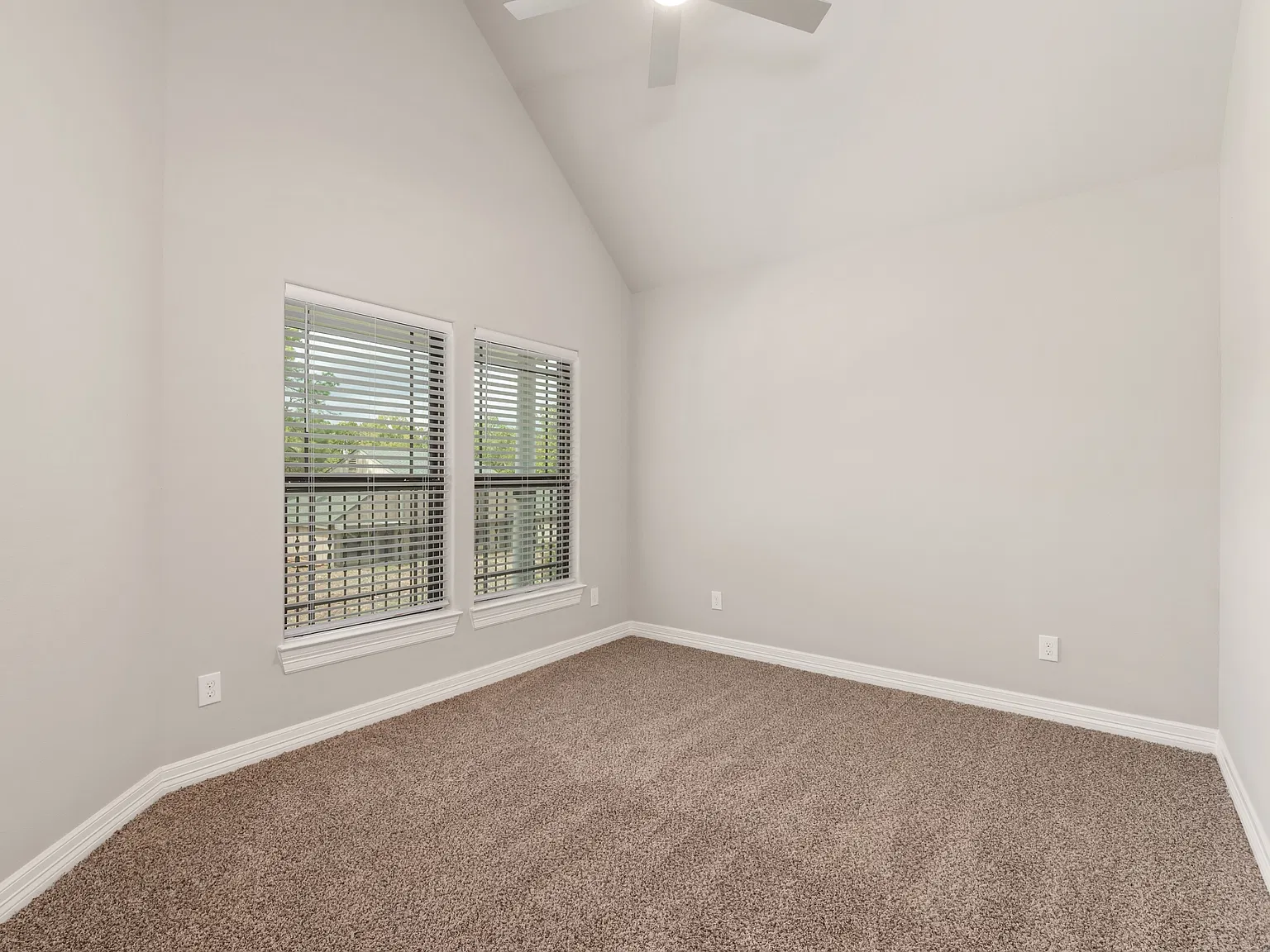 405 Aurora Court - 407 — Photo 2