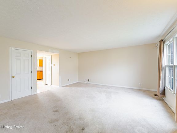 4th image of 3902 Orchard Lake Dr