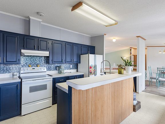 3rd image of 243 Carlyle Rd