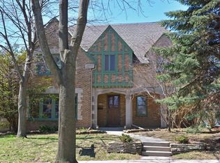 5049 N Cumberland Blvd, Whitefish Bay, WI 53217