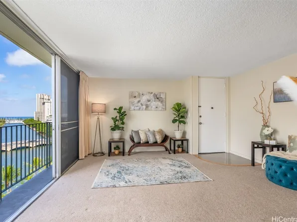 620 McCully St APT 1003, Honolulu, HI 96826